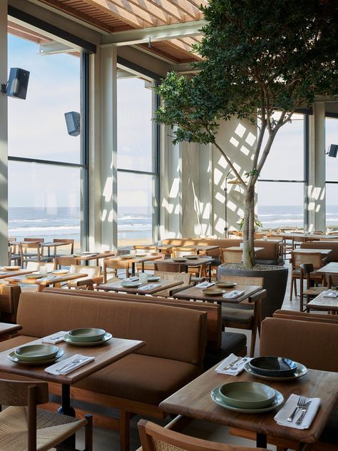 Natural materials feature throughout beach restaurant De Republiek Beachside Restaurant Design, Seaside Restaurant Design, Restaurant Partition, Beachside Restaurant, Lighthouse Restaurant, Summer Restaurant, Open Air Restaurant, Open Restaurant, Seaside Restaurant