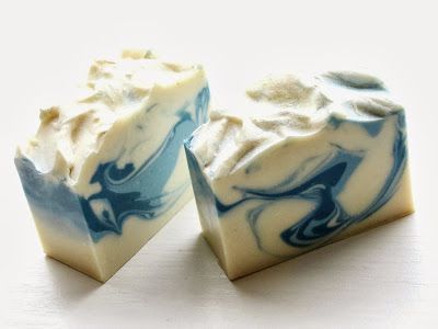 Savon SAF idée créative #savonSAF Cold Pressed Soap, Swirl Soap, Pretty Soap, Natural Soaps, Homemade Soap Recipes, Handmade Cosmetics, Homemade Soap, Soap Packaging, Homemade Candles