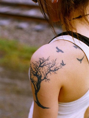 The tree of life | view on black | Maxwell A. DiPalma | Flickr Tiny Tats, Family Tree Tattoo, Herz Tattoo, Tree Tattoo Designs, Tattoos Geometric, Spooky Tattoos, Geniale Tattoos, Tattoo Designs For Girls, Back Tattoo Women