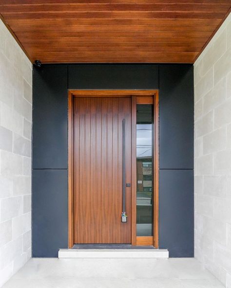 Arista makes a fantastic range of custom-made modern doors for every home style ✨ . 🚪| Single Door with Sidelight 🪵| Sapele Mahogany ✨|… | Instagram Wall Wood Decor Ideas, Wall Wood Decor, Wood Decor Ideas, Front Door Sidelights, Exterior Doors With Sidelights, Barn Exterior, Entryway Design Ideas, Entry Door With Sidelights, Stylish Entryway