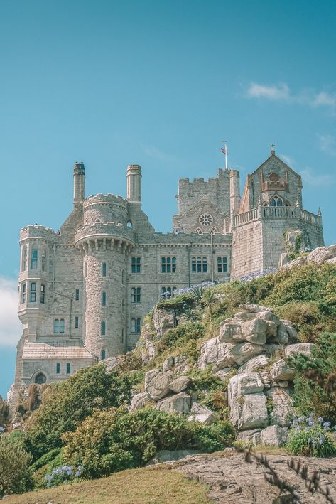 7 Manors And Best Castles In Cornwall To Visit Cornwall England Photography, Cornwall Castle, Castles To Visit, Old Castle, Castles In England, United Kingdom Travel, Devon And Cornwall, Visiting England, Cornwall England