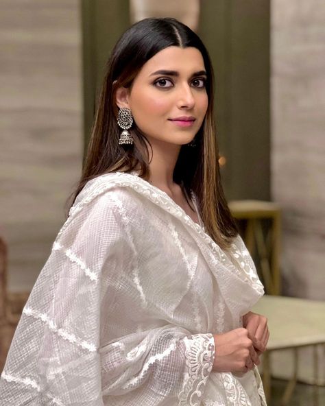 Nimrat Khaira Pics, Sardar Fashion, Nimrat Khaira, Boys Dps, Salwar Kamiz, Desi Style, Hot Women Dress, Trending Fashion Outfits, Fashion Attire