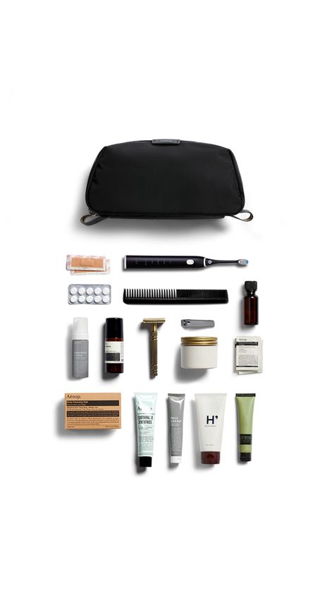 Men Toiletry Bag Essentials, Men’s Essentials, Mens Bathroom Organization, Mens Essentials Accessories, Mens Travel Essentials, Bag Storage Ideas, Men Essentials, Everyday Bag Essentials, School Bag Essentials