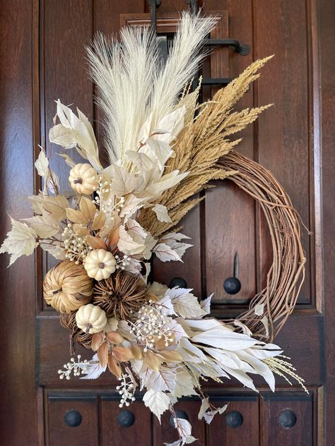 A fall favorite wreath for your front door! Fall Half Wreath, Fall Pampas Wreath, Small Fall Wreaths, Fall Wreaths Ideas, Vintage Fall Wreath, Halloween Decor Ideas For Outside, Modern Fall Wreaths For Front Door, Fall Wreaths For Front Door Farmhouse, Fall Wreaths For Front Door Diy