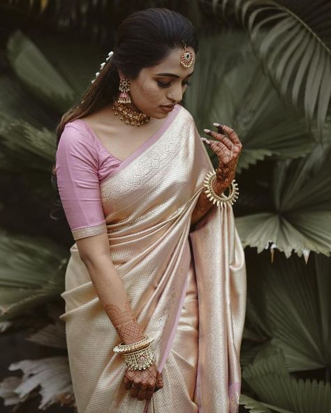 Bridal Sarees South Indian Kanchipuram, Wedding Saree Blouse Designs Latest, Blouse Designs South Indian, Kanchipuram Silk Saree Wedding Latest, Blouse Work Designs Latest, Banarasi Saree Wedding, Blouse Designs Wedding, Kanchipuram Silk Saree Wedding, Sabyasachi Sarees