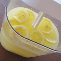 Vanilla Lemonade Recipe, Vanilla Lemonade, Brunch Sides, Lavender Lemonade, Frozen Lemonade, Lemonade Recipe, Shakes Drinks, Holiday Cookie Recipes, Lemonade Recipes