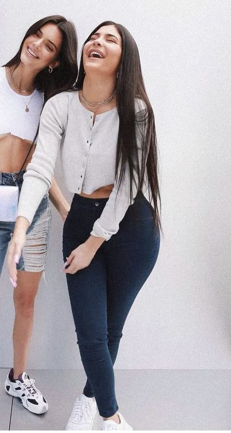 Kylie Jenner Modest Outfits, King Kylie Outfit Street Styles, Kylie Jenner Iconic Outfits, Kylie Jenner Outfits 2024, Kylie Jenner Ponytail, Kylie Jenner Winter Outfits, Kylie Jenner Style Casual, Presenter Outfit, Kylie Jenner Style 2016