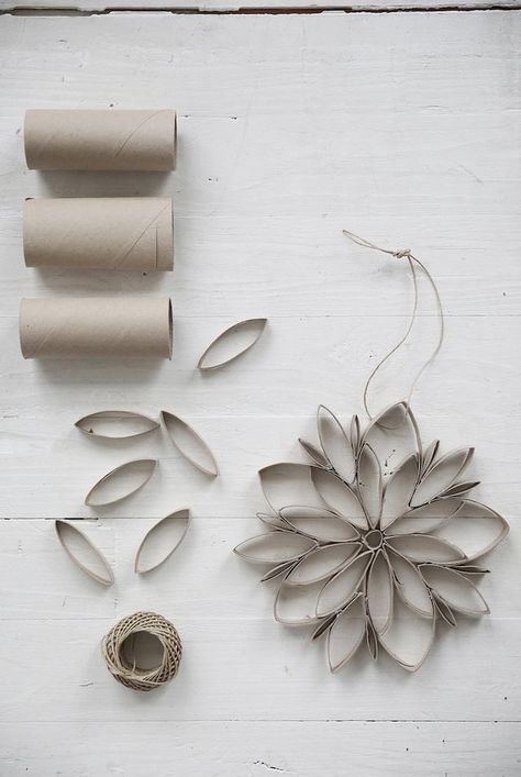 This Year's DIY Christmas Decoration (Made From Toilet Paper Rolls!) Christmas Crafts Diy Decoration, How To Make Snowflakes, Diy Jul, Toilet Paper Rolls, Xmas Deco, Fun Christmas Decorations, Toilet Paper Roll Crafts, Paper Roll Crafts, God Jul