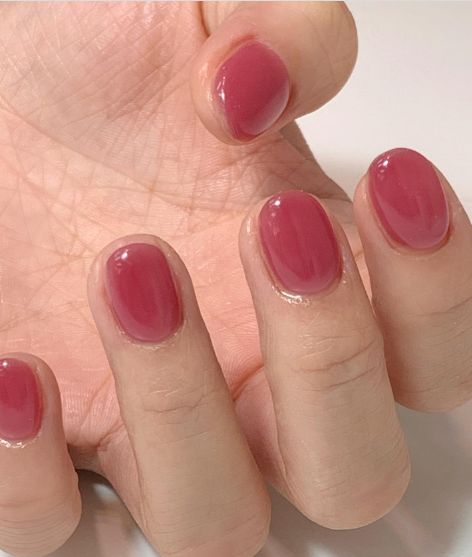 Looking for summer nail colors that will stand out? Try these fun, vibrant shades! Rose Jelly Nails, Raspberry Nails, Sheer Nails, Pink Glitter Nails, Simple Gel Nails, Her Nails, Pretty Gel Nails, Cute Gel Nails, Soft Nails