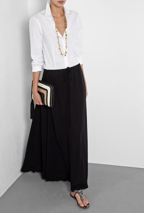 black chiffon maxi skirt with white blouse Queenstown Winter, Mode Over 50, Rok Outfit, Skirt Diy, 여름 스타일, Over 60 Fashion, 60 Fashion, Trivia Questions, Stil Inspiration