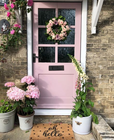 5,025 Likes, 210 Comments - 𝐸𝓂𝒾𝓁𝓎 | 𝒜𝒸𝑜𝓇𝓃 𝒞𝑜𝓉𝓉𝒶𝑔𝑒 (@acorn_cottage_) on Instagram: “How quickly things can change! How beautiful was today?! Made a little rose wreath for the door in…” Cinder Rose Farrow And Ball, Veranda Ideas, Cottage Front Doors, Pink Front Door, Front Door Styles, Home Improvement Loans, Pink Door, Beautiful Cottages, Front Door Colors