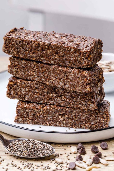 The Healthiest Homemade Protein Bars Ever (Very low sugar!) - Healthy Substitute Homemade Protein Bars Healthy, Low Sugar Protein Bars, Granola Bar Recipe Chewy, Homemade Protein Bars, Protein Granola Bars, Vegan Bars, Healthy Protein Bars, Bars Healthy, Protein Granola