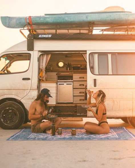 Van Life Family, Van Life Beach, Van Life Aesthetic, Road Trip Checklist, Trip Checklist, Travel Vans, Kombi Motorhome, Kombi Home, Combi Volkswagen