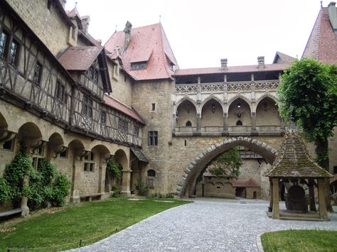 Medieval Court Aesthetic, Medieval Castle Courtyard, Courtyard Castle, Medieval Courtyard, Medieval Keep, Castle Stables, Medieval Mansion, Castle Courtyard, Medieval Aesthetic