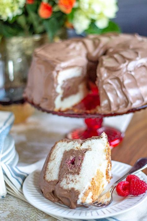 Angel Food Cake With Chocolate, Angel Food Cake Toppings, Angel Food Cake Frosting, Chocolate Whipped Cream Frosting, Chocolate Angel Food Cake, Whipped Chocolate Frosting, Angel Food Cake Desserts, Angel Food Cake Pan, Only Angel