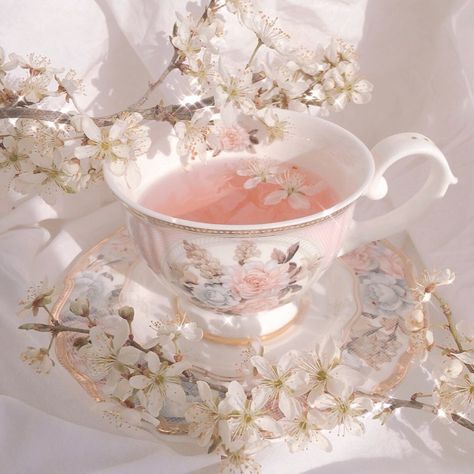 Tea Party Birthday Ideas, Pink Tea Cups, Berry Tea, Soft Pink Theme, Royal Aesthetic, Princess Core, Unique Tea, Pink Tea, Pretty Drinks