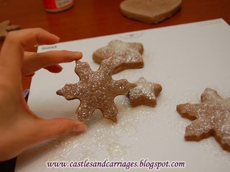 How To Make Fake Gingerbread Cookies, How To Make Faux Gingerbread Cookies, Diy Faux Gingerbread Cookies, Diy Faux Gingerbread Decorations, Faux Christmas Cupcakes, Faux Christmas Cookies Diy, Fake Cookies For Display Diy, Faux Gingerbread House Diy, Fake Gingerbread Cookies