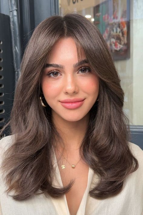 Fall Hairstyles Straight Hair, Cute Long Bob Hairstyles, Mid Length Soft Layers, Soft Waves Medium Hair, Haircuts With No Bangs, Medium Contrast Hair, Hair Colour For Cool Skin Tone, Hair Color For Tan Skin Hair Color For Tan Skin Asian, Mid Length Hair Blowout