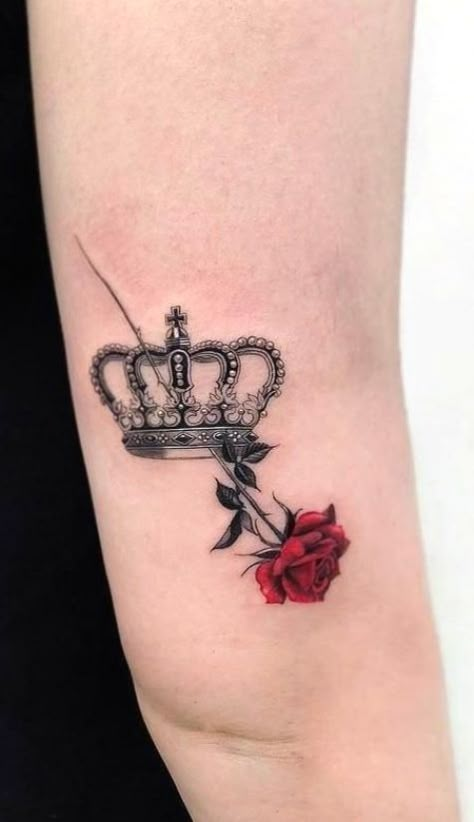 Rose Crown Tattoo, Aesthetic Crown, Crown Tattoos For Women, Bow Tattoo Designs, Bracelet Tattoos, Crown Tattoos, Tattoos Beautiful, Tattoo Ankle, Pola Tato