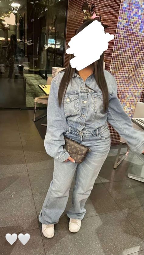 #ootd #outfit inspirée de @La_Dzzz213 Ootd Jean Bleu, Zara Drip Outfit, Outfit Zara Drip, Ootd Zara, Outfit Jean, Zara Drip, Look Zara, Mode Hipster, Outfit Zara