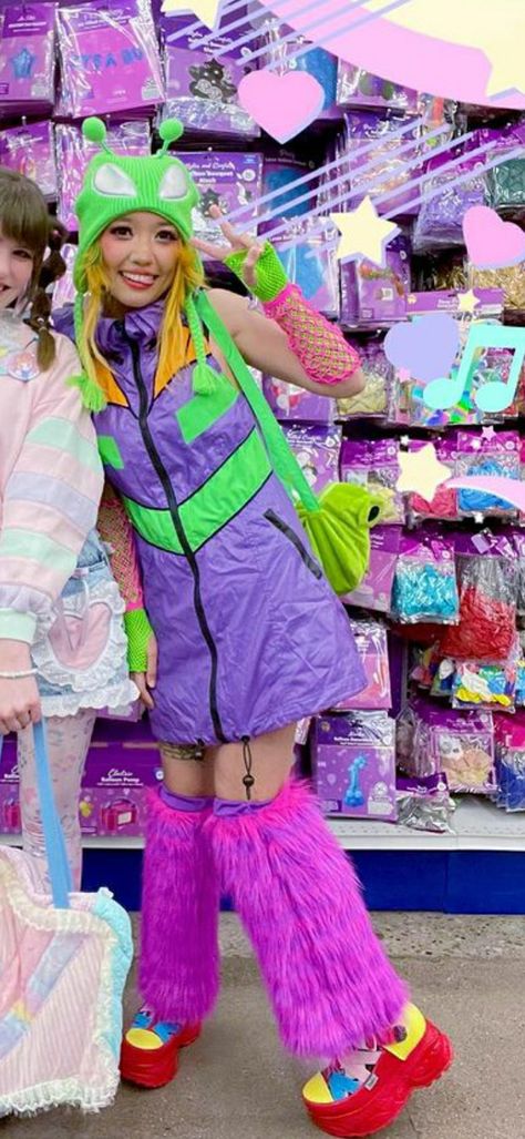 Uchuu Kei Fashion, Gremlin Aesthetic, Decora Kei Aesthetic, Alien Aesthetic Outfit, Decora Kei Outfits, Candy Raver, Harajuku Decora Kei, Decora Kei Fashion, Decora Outfits