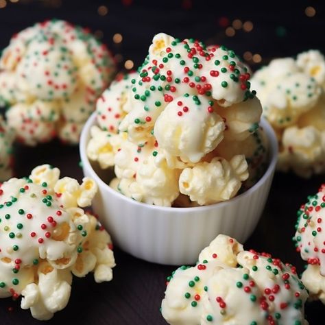 Holy moly, this Christmas munch is the most addicting thing I've ever made! Christmas Munch, Puff Corn, Caramel Corn Recipes, Deserts Easy, Colored Sugar, Cake Recipes Easy Homemade, Spiced Apple Cider, Holy Moly, Snack Dip