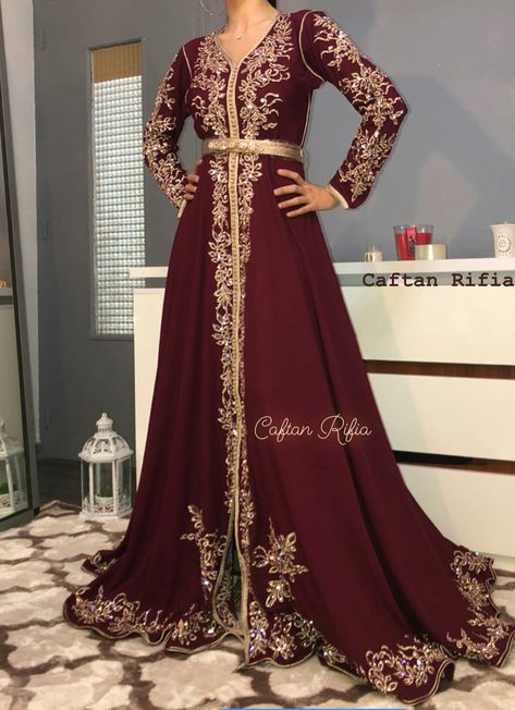 Algerian Kaftan, Moroccan Kaftan Dress, Moroccan Bride, Estilo Hijab, Arabic Dress, Kaftan Designs, Moroccan Fashion, Pakistani Wedding Outfits, Moroccan Dress