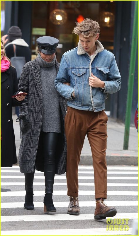 Vanessa Hudgens And Austin Butler, Vanessa Hudgens Style, Stylish Couple, Austin Butler, Looks Street Style, Style Winter, Celebrity Street Style, Vanessa Hudgens, Streetwear Men Outfits