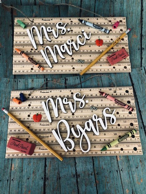 Diy gifts for him Ruler Teacher Sign, Special Education Teacher Gifts Diy, Gifts For Art Teachers, Weekly Teacher Appreciation Gifts, Teacher Decor Diy, Teacher Grad Gifts, 1st Grade Teacher Gifts, Signs For Teachers Classroom, Teacher Frames Ideas