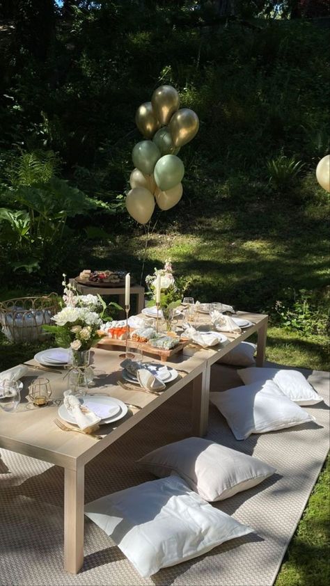 Birthday Decor Garden, Sweet Dreams Birthday Party, Birthday Party Garden Ideas, Birthday Parties Aesthetic, Birthday Idea Aesthetic, Garden Picnic Birthday Party, 20th Birthday Party Aesthetic, Outdoor Birthday Aesthetic, 18th Birthday Garden Party Ideas