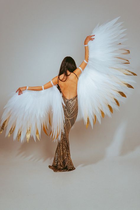 WARNING - NO FEATHERS In the photo, the wings are 29in/75cm, the model is 175 cm tall  The wings are made of high quality isolon (not feathers) or non-woven fabric or EVA foam, depending on the wing model, non-allergenic. Usually the weight of the wings is 2-3 kg depending on the model of the wings. If you are interested in wings of a different shape/size or color, you can always contact me and I will be happy to help Delivery takes 7-30 days, but you can always speed it up by ordering an expres Winged Costume, Wings For Party, Carnival Wings, Wings Outfit, Foam Wings, Eagle Costume, Bird Wings Costume, Fire Wings, Angel Model