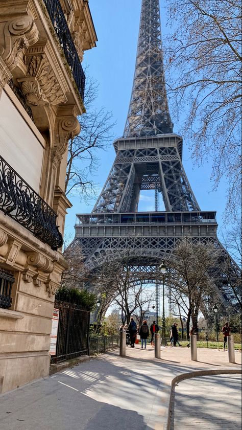 #paris #eiffel #street #influencer #spring #aesthetic #travel #france #rue Paris Influencer, Paris Background, Paris Balcony, Paris In Spring, Street Background, From Paris With Love, Aesthetic Paris, Paris Dream, France Aesthetic