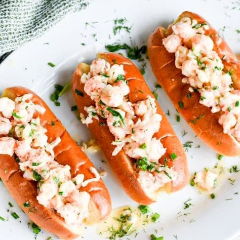 The Best Warm Lobster Roll To Make At Home - Rustic Urban Life New England Lobster Roll, Toasted Hot Dog Buns, Seafood Salads, Lobster Roll Recipes, Frozen Lobster, Best Lobster Roll, Live Lobster, Brioche Rolls, Fresh Lobster