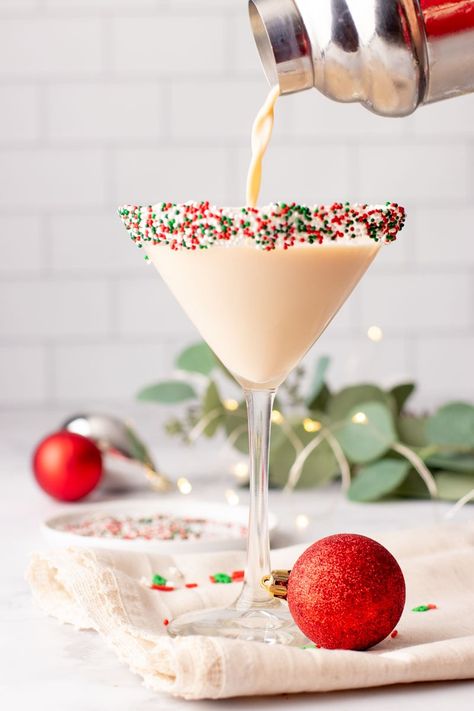 Sugar Cookie Drink Alcohol, Christmas Sugar Cookie Shots, Sugar Cookie Espresso Martini, Sugar Cookie Drink Recipe, Mocktails For Christmas Holiday Parties, Clausmopolitan White, New Years Martini Recipes, Holiday Entrees Main Dishes, Christmas Mock Tails