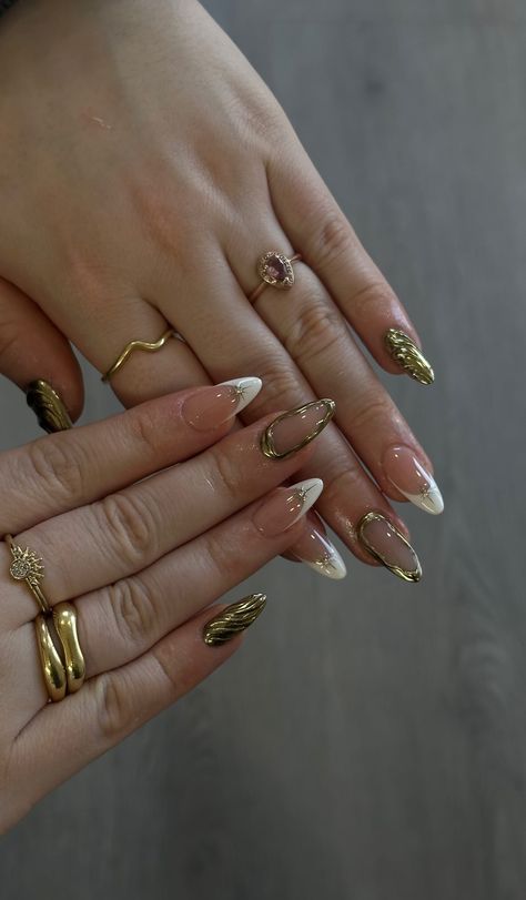 Nails That Look Good With Green Dress, Nail Inspo Short Stilleto, Gold And White Wedding Nails, Royalcore Nails, Birthday Nails 25, Gold Gel X Nails, Cute Long Almond Nails, Gold Themed Nails, Nails Set Ideas