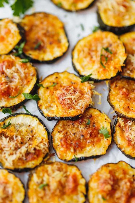 From dairy-free cookies to vegan wings, here are some of the best vegan snack recipes and ideas from around the world. #vegan #snacks #vegetarian #meatfree #recipes Baked Zucchini Chips, Parmesan Zucchini Chips, Best Vegan Snacks, Zucchini Recipes Baked, Zucchini Chips Baked, Vegetable Chips, Baked Zucchini, Bake Zucchini, Zucchini Chips