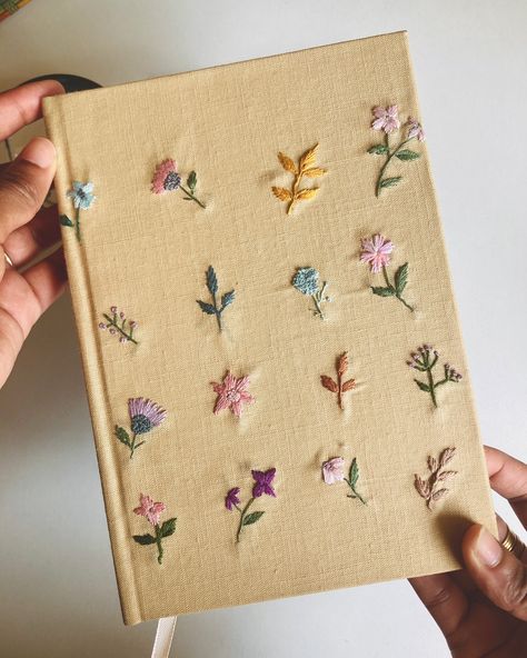 This slow-made, handmade, embroidered journal is perfect: ✍️ for writing and scribbling your thoughts 📝 as a special guest book 🌿 as a handbound keepsake Make it your own! 📖 #handmadejournal #sustainableliving #embroideredlove #slowmade #timeless #mixedmedia #cottage #vintage #handbound #gift #journal #giftideas #giftforher #giftforhim #writer #journalcommunity #artjournals #weddinggifts #guestbook Embroidered Book Cover, Embroidered Ideas, Embroidered Journal, Embroidered Book, Embroider Ideas, Gift Journal, Cottage Vintage, Embroidery Book, Simple Embroidery