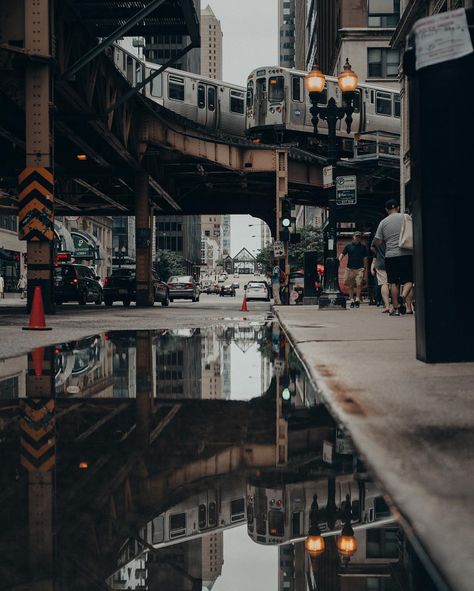 Chicago Street Photography Chicago, Crowded City Aesthetic, Chicago Street Photography, City Reference Photo, Chicago Balcony, Calming Lights, City Scape Photography, Urban City Photography, Photography Cityscapes