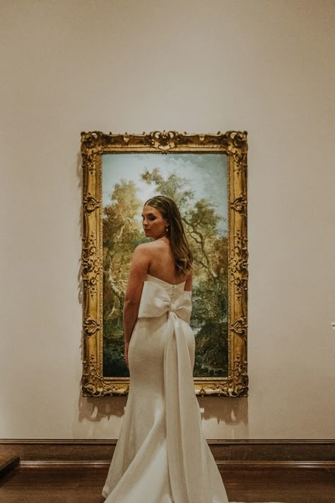 Museum Bridal Photos, Wedding In Art Gallery, Wedding Museum Photography, Philadelphia Museum Of Art Wedding, Museum Wedding Dress, Art Museum Wedding Aesthetic, Cincinnati Art Museum Wedding, Cincinnati Art Museum, Art Museum Elopement