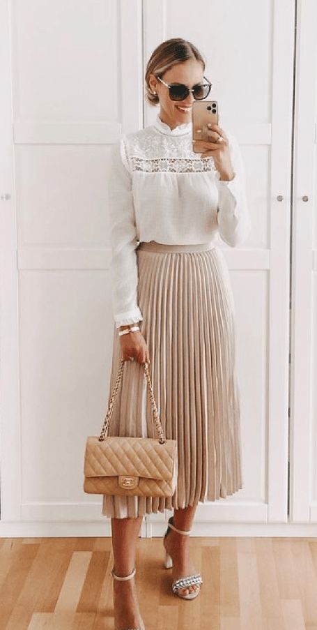 spring summer lace blouse and pleated skirt casual outfit ideas Pleated Skirt Casual Outfit, Cream Pleated Skirt Outfit, Beige Pleated Skirt Outfit, Long Pleated Skirt Outfit, Elegant Old Money Outfits, Skirt Casual Outfit, Beige Pleated Skirt, Money Dress, Old Money Outfit