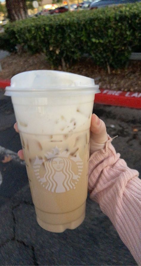 Venti iced chai tea latte with vanilla sweet cream cold foam Starbucks Iced Chai Tea Latte Recipe, Vanilla Chai Latte Recipe, Starbucks Iced Chai, Starbucks Vanilla Latte, Vanilla Sweet Cream Cold Foam, Chai Tea Latte Starbucks, Sweet Cream Cold Foam, Chai Tea Latte Recipe, Iced Chai Tea Latte