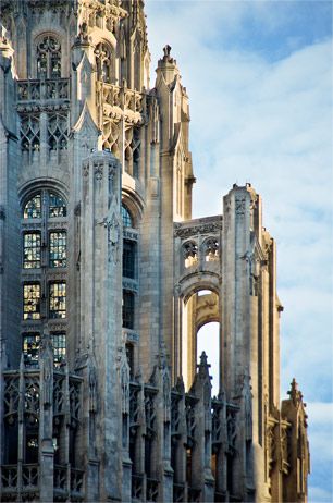 Tribune Tower Chicago, Chicago Tribune Tower, Tribune Tower, Tower Architecture, School Buildings, Gothic Revival Architecture, Gothic Artwork, Revival Architecture, Chi Town