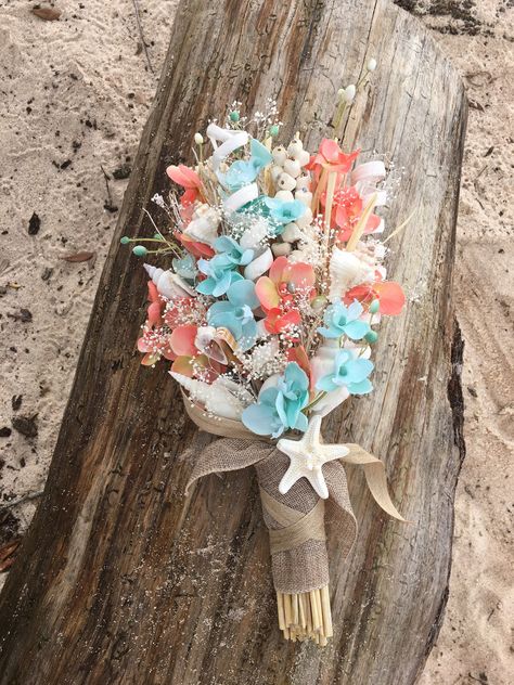 Beach Themed Wedding Bouquets, Blue Beach Wedding Decorations, Wedding Flowers Beach Theme, Beach Wedding Flowers Bouquet Simple, Wedding Bouquets For Beach Wedding, Beach Wedding Reception Table Decor, Beach Theme Wedding Colors, Diy Beach Wedding Bouquet, Small Beach Wedding Ideas Romantic