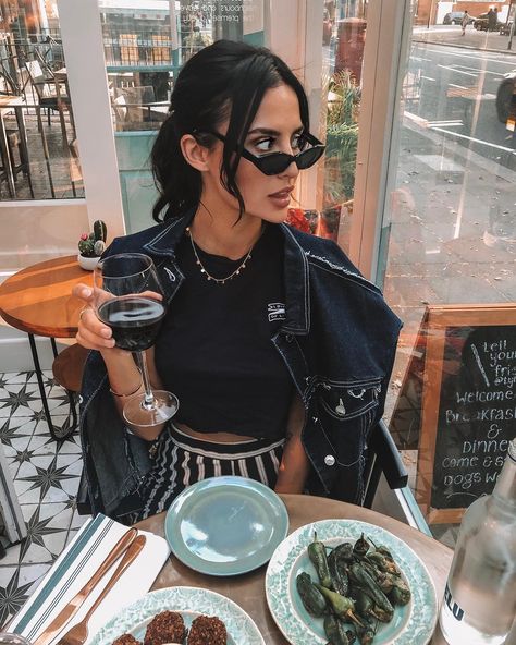 post shoot dins with my bestie @leanlivinggirl obviously we went to @tyfldn 🌱🍷 Lucy Watson, Classy Fits, Made In Chelsea, My Bestie, Dua Lipa, Coffee Break, Winter Wardrobe, Leather Skirt, Chelsea