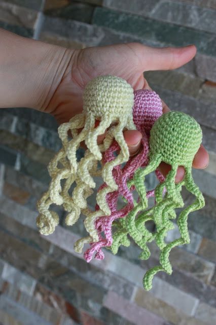 Diy Crochet Tutorial, Octopus Pattern, Crochet Edges, Crochet Cat Toys, Octopus Crochet Pattern, Crocheted Jellyfish, Keeping Busy, Gold Award, Crochet Octopus