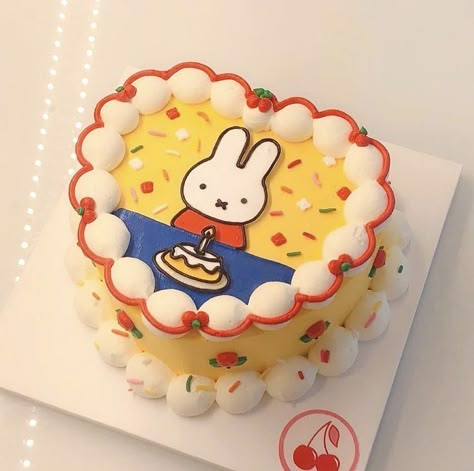 Miffy Cake, Paznokcie Hello Kitty, Tårta Design, Kue Macaroon, Pastel Cupcakes, 귀여운 음식 그림, Korean Cake, Kawaii Cooking, Mini Cakes Birthday