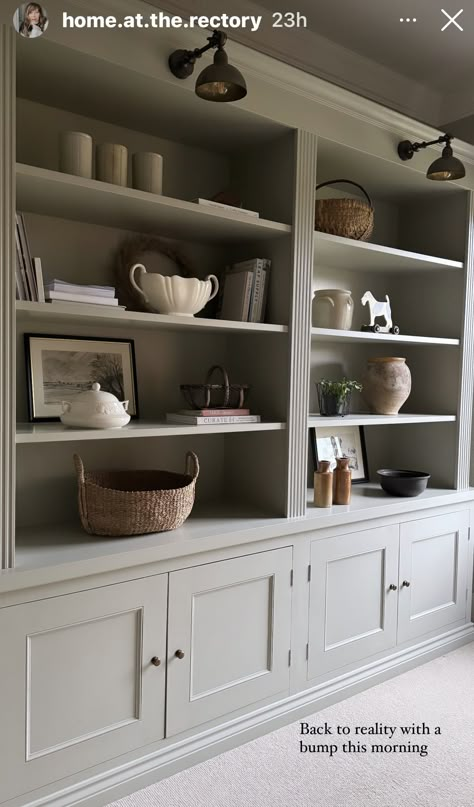 Studio Mcgee Bookcase, Painted Built In Shelves Living Room, Gray Room Ideas, Gray Interior Design, Color In Interior Design, Compatible Colors, Gray Room, Gray Decor, Home Library Rooms