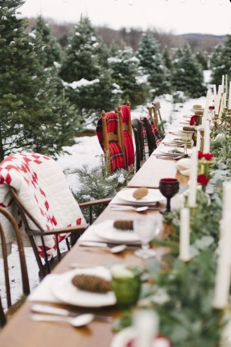 Wedding Ideas Farm, Christmas Tree Farm Wedding, Schnee Party, Tree Farm Wedding, Farm Wedding Ideas, Apres Ski Party, Farm Christmas, Snowy Christmas Tree, Snowy Christmas