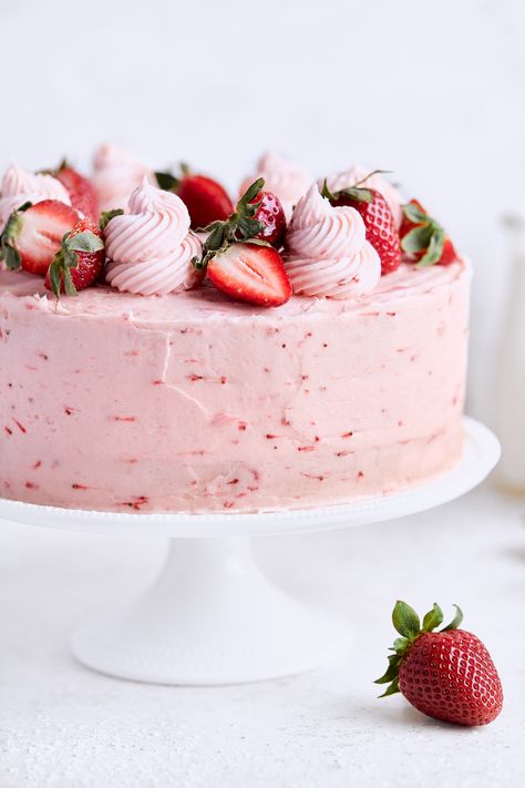 Spongey, buttery vanilla cake is sandwiched with fresh strawberries and coated in a strawberry frosting. Recipe by Tutti Dolci. #californiastrawberries #springcake #dessertrecipes #cakerecipe #strawberrycake #layercake #vanillacake #bakingathome #vanillastrawberrycake #springrecipes #strawberrydessert Single Layer Strawberry Cake, Strawberries And Cream Birthday Cake, Tiered Strawberry Cake, Pretty Strawberry Cake Birthday, Vanilla Cake Strawberry Frosting, Strawberries Birthday Cake, Strawberry Heart Cake Aesthetic, Cake That Looks Like A Strawberry, Strawberry Cake With Frosting