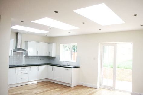 Velux Skylights Kitchen, Kitchen Sitting Areas, L Shape Kitchen Design, Flat Ceiling, Skylight Design, Skylight Kitchen, House Extension Plans, Bungalow Kitchen, Velux Skylights